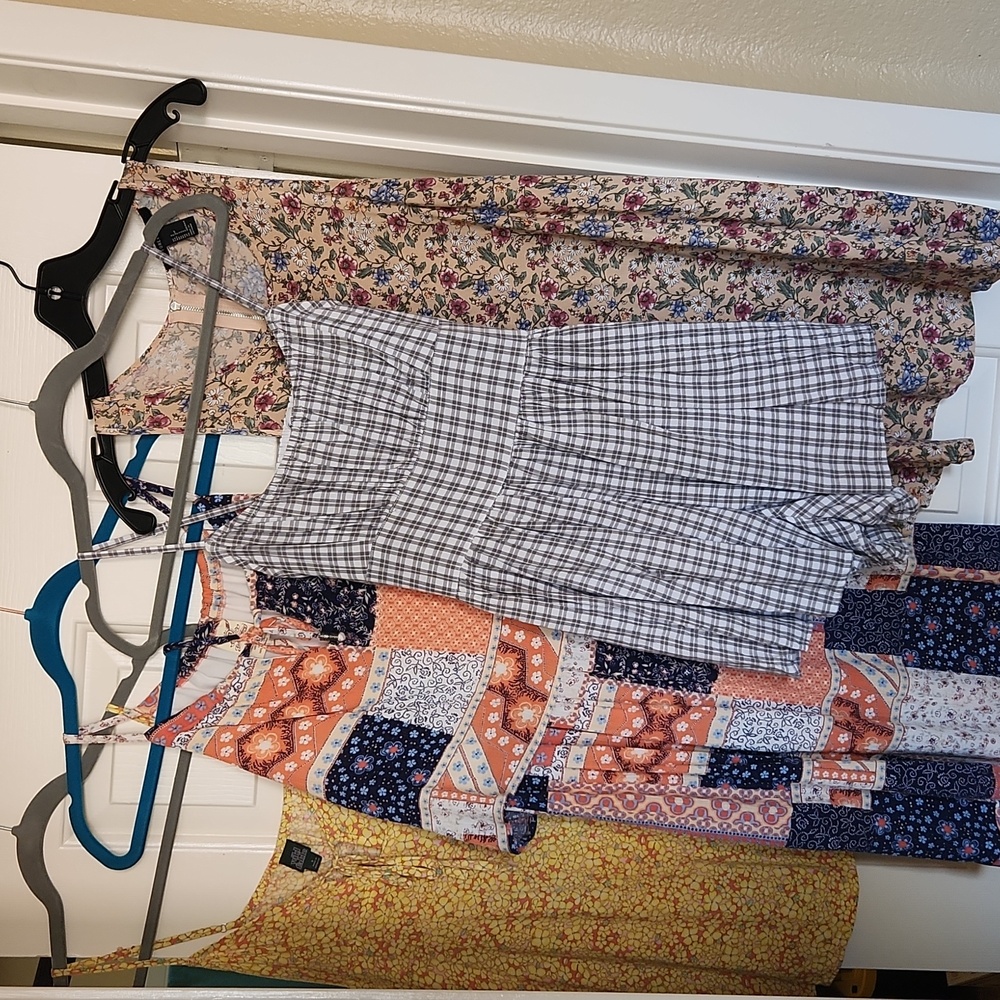 ☆Bundle of 4 dresses sz S☆
